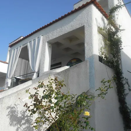 Theodora Village 公寓